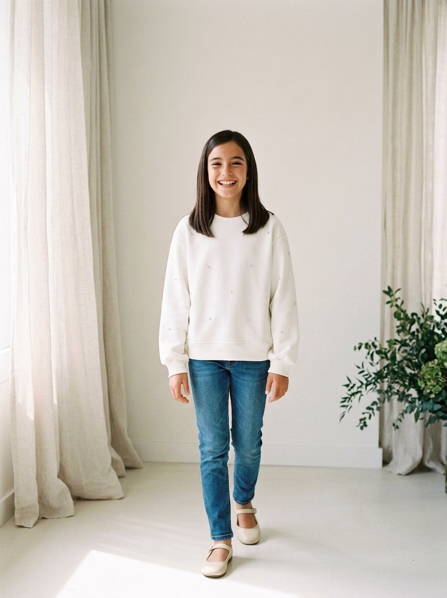 Sudadera color crudo con apliques brillantes
