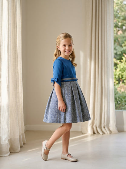 Vestido azul manga francesa con lazo y falda jaspeada