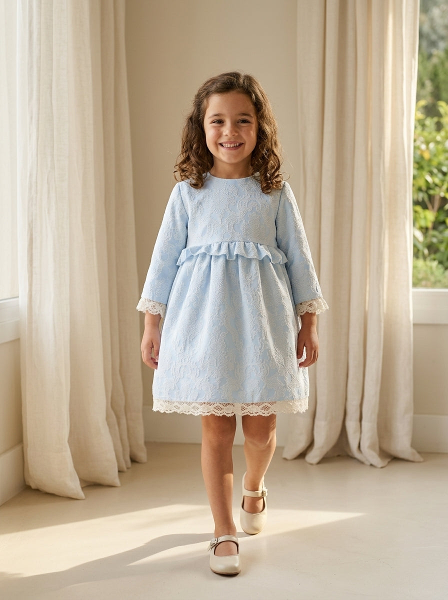 Vestido azul brocado con puntilla beig y gran lazada