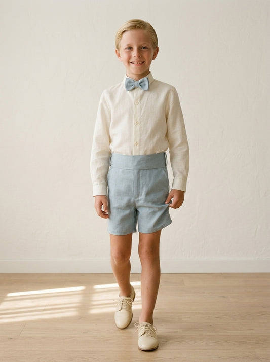 Conjunto camisa lino beig, short azul oceano con fajin y pajarita