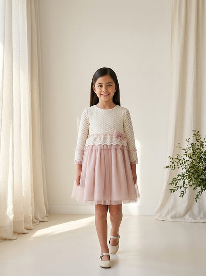 Vestido cuerpo beig y falda de tul rosa empolvado