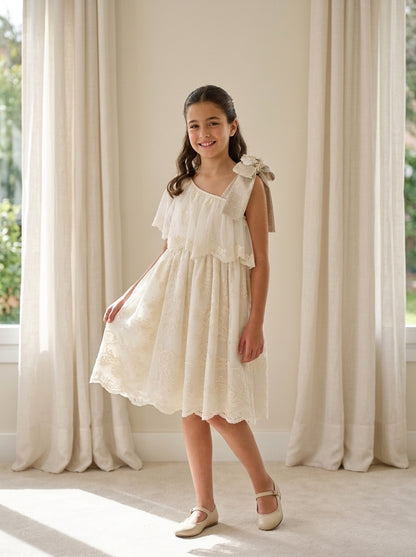 Vestido beig tul bordado hombro al descubierto