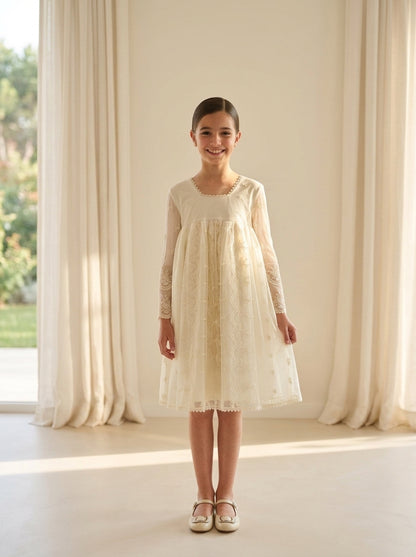 Vestido tul bordado beige manga francesa