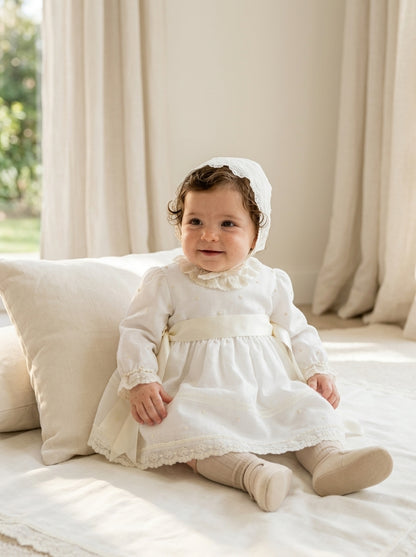 Vestido batista inglesa bordada con capota