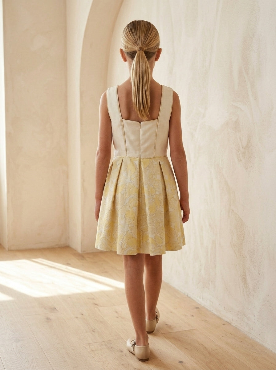 Vestido dorado y falda brocado flores amarillas y doradas