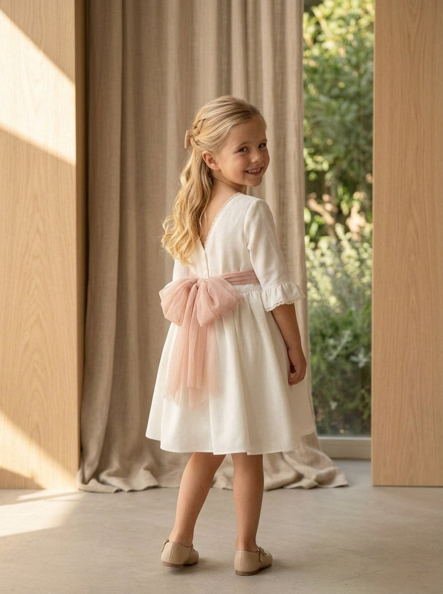 Vestido blanco con manga francesa y puntilla