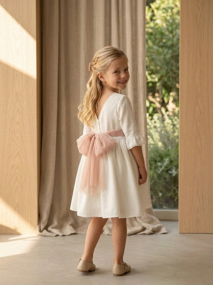 Vestido blanco con manga francesa y puntilla
