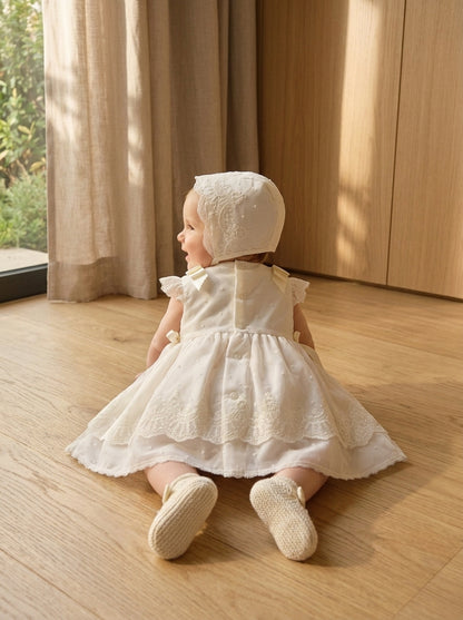 Vestido tul bordado beig con falda tul rosa y capota
