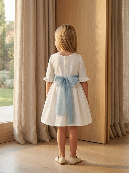 Vestido lino beig manga francesa y fajin azul empolvado