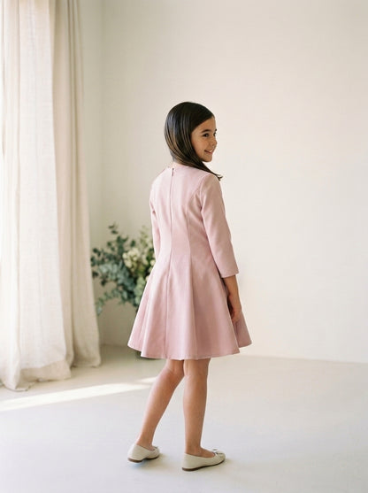 Vestido punto roma rosa maquillaje detalle floral lateral