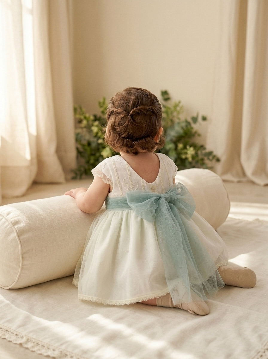 Vestido beig y verde bordado