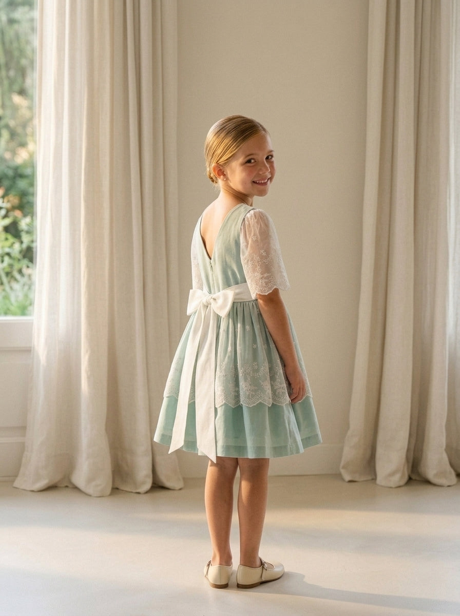 Vestido lino verde agua y tul bordado