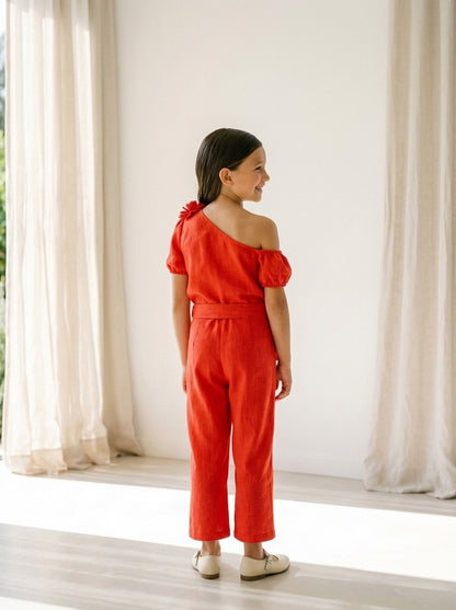 Mono rojo de pantalón largo y pompón