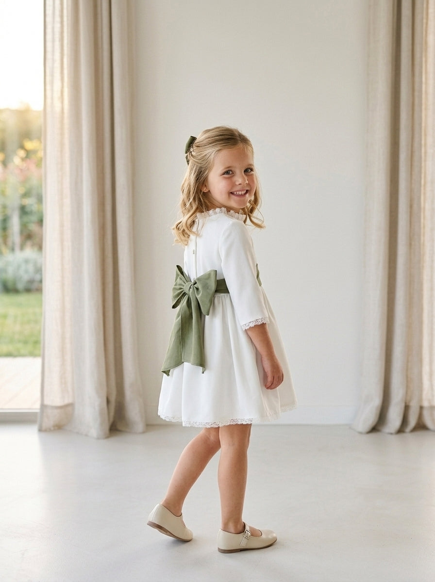 Vestido blanco con puntillas
