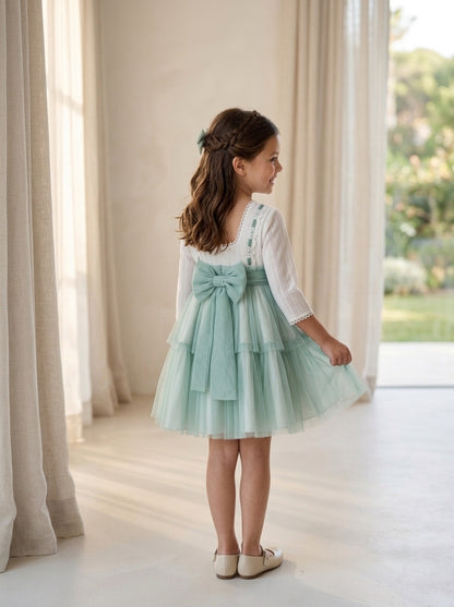Vestido manga francesa y tul verde