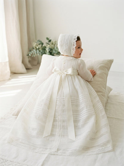 Faldón organza con lorzas y puntillas y capota