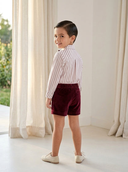Conjunto camisa rayas granate y short terciopelo granate con pajarita
