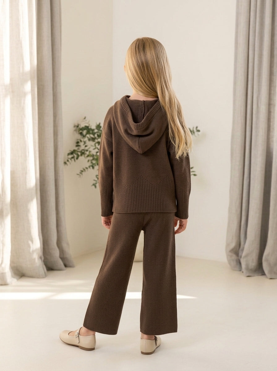 Conjunto jersey marrón con capucha y pantalón punto