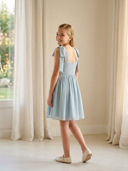 Vestido tirantes azul y cuerpo encaje