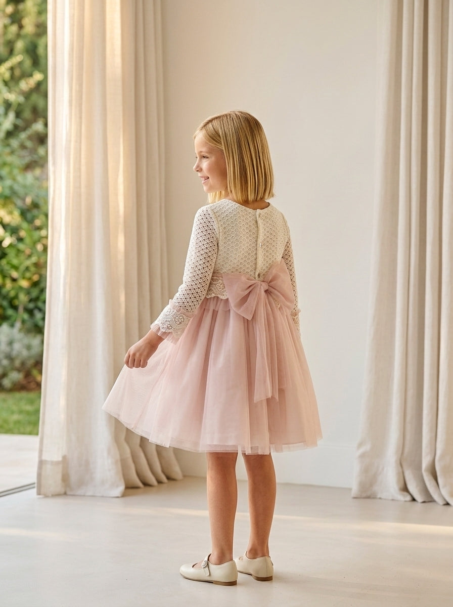 Vestido cuerpo beig y falda de tul rosa empolvado