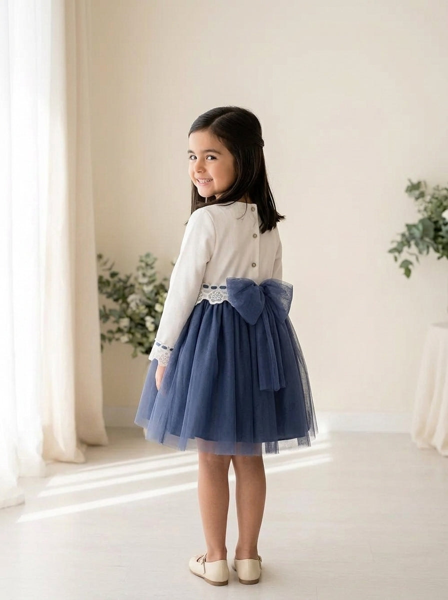 Vestido tul beig y azul marino con lazo