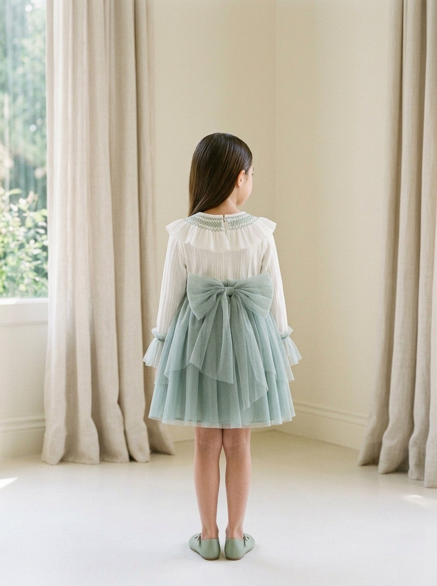 Vestido beig y falda tul verde