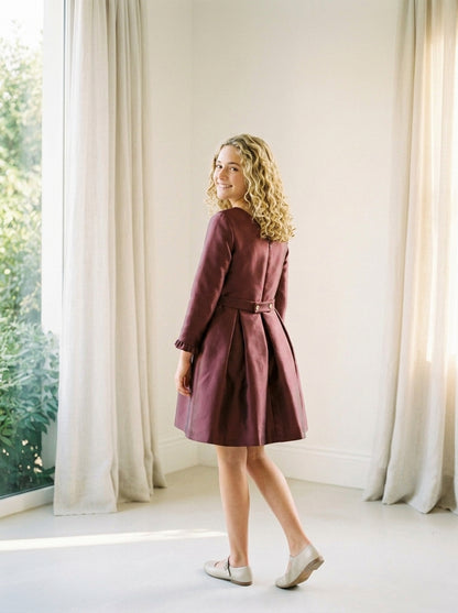 Vestido mikado granate con detalle lateral