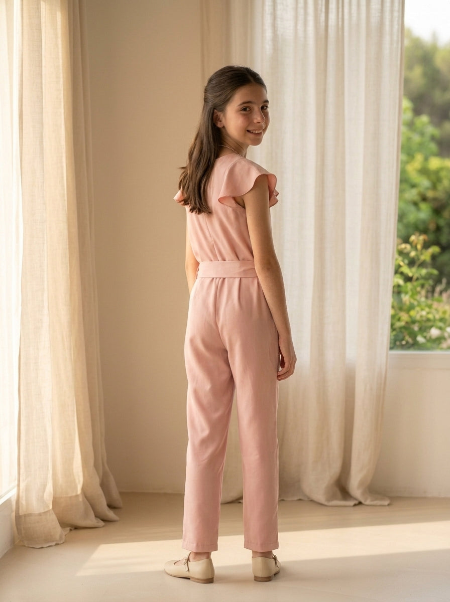 Mono rosa empolvado con volantes y collar