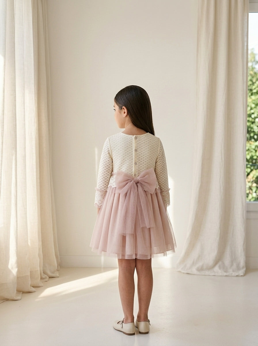 Vestido cuerpo beig y falda de tul rosa empolvado