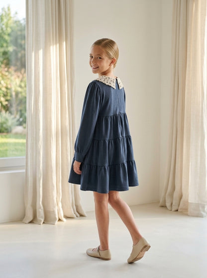 Vestido terciopelo azul marino y cuello guipur beig