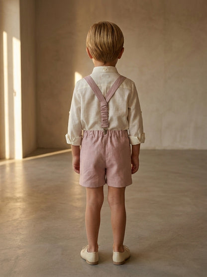 Conjunto camisa, short rosa empolvado, tirantes y pajarita