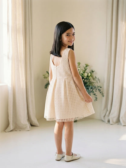 Vestido guipur melocotón con flor