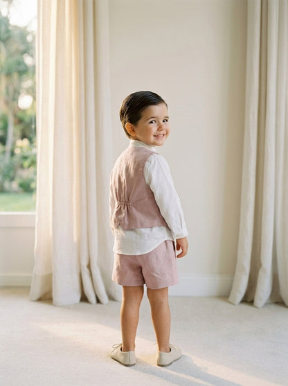 Conjunto camisa, short, chaleco y fajin rosa empolvado