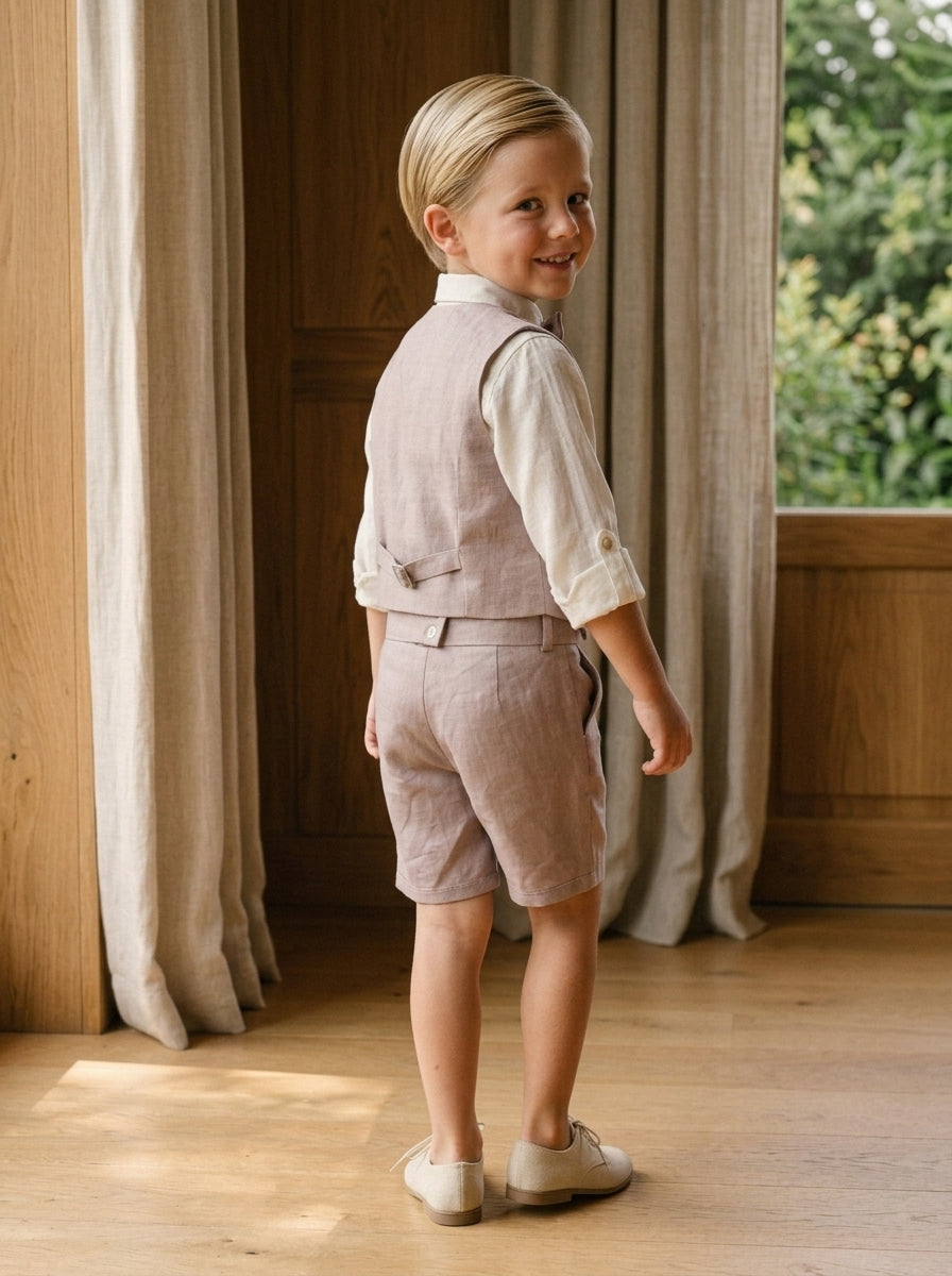 Conjunto camisa lino beig y short lino malva con fajin y pajarita