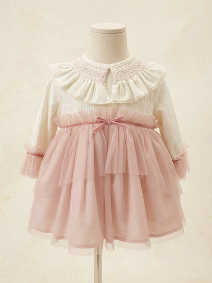 Vestido beig con falda de tul rosa empolvado