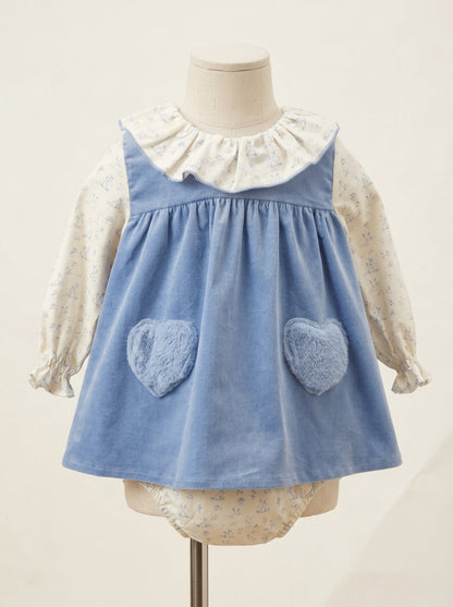 Vestido cuerpo azul con detalle corazones pelito y braguita