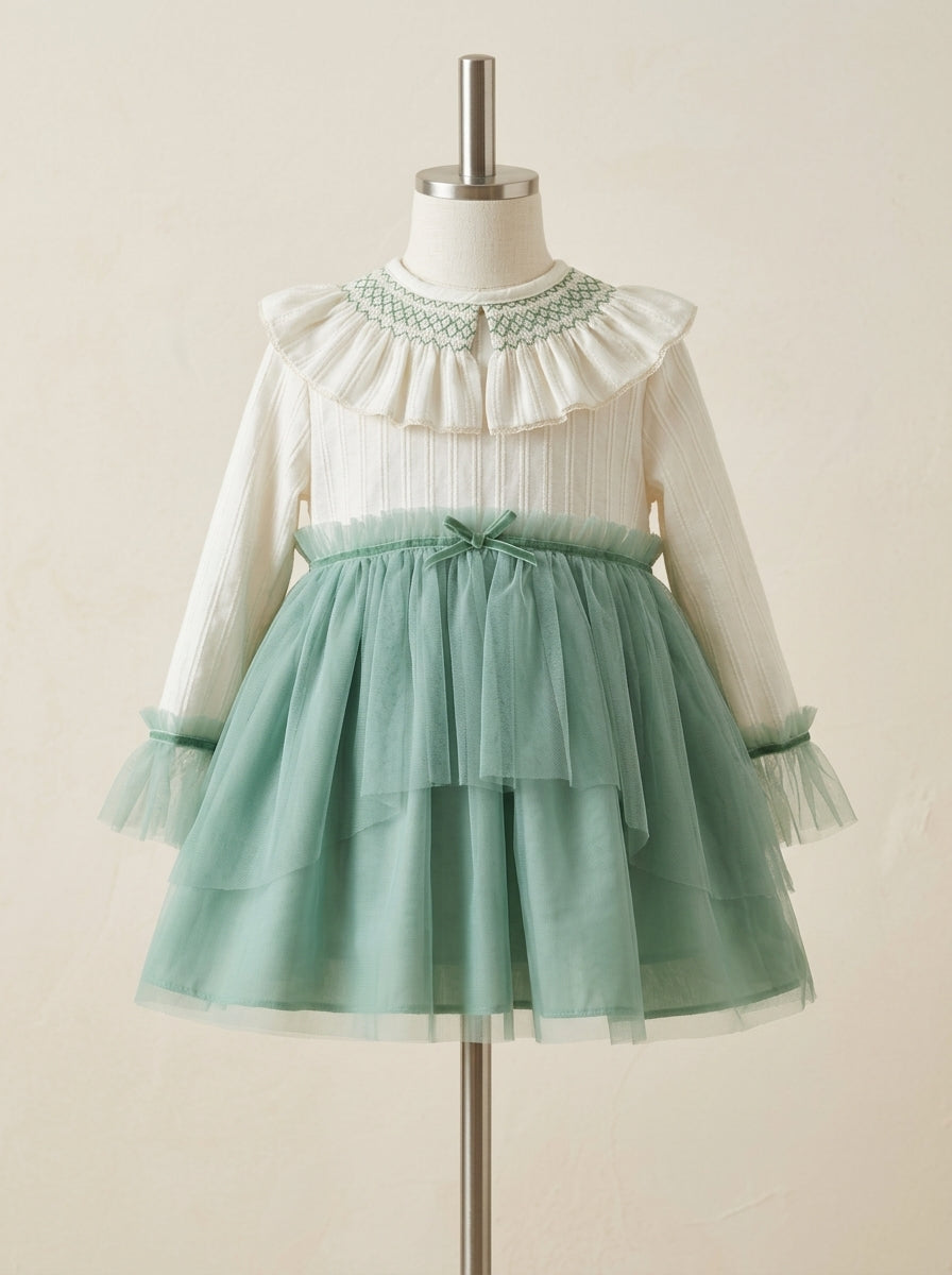 Vestido beig y falda tul verde