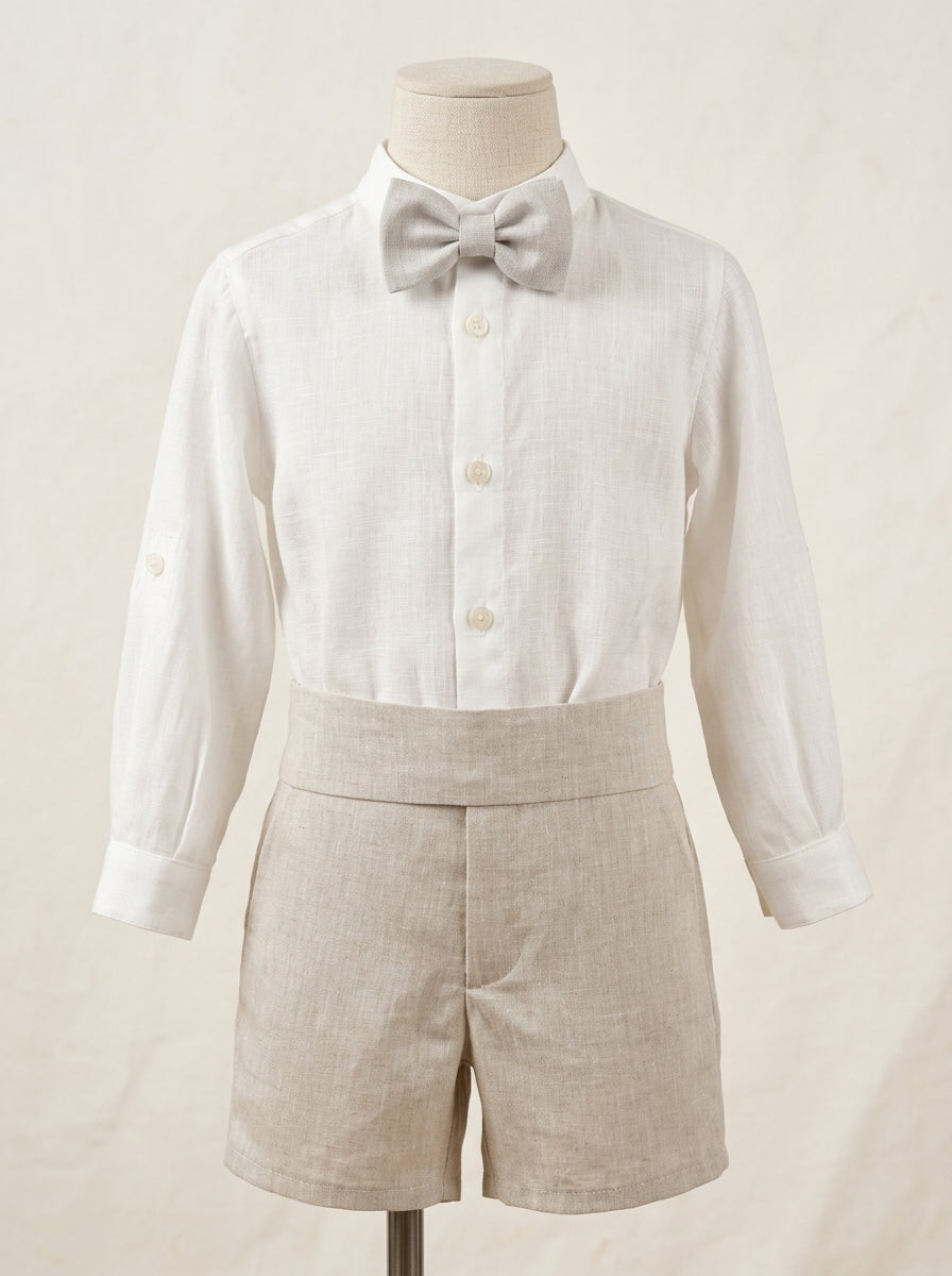 Conjunto camisa lino beig y short arena con fajin y pajarita