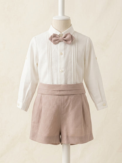 Conjunto camisa lino beig, short rosa empolvado, fajin y pajarita
