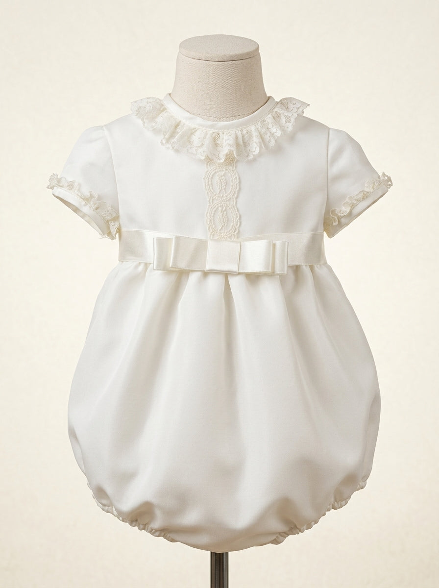 Pelele triple organza con puntilla y capota