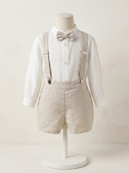 Conjunto camisa de lino beig y short arena con tirantes y pajarita