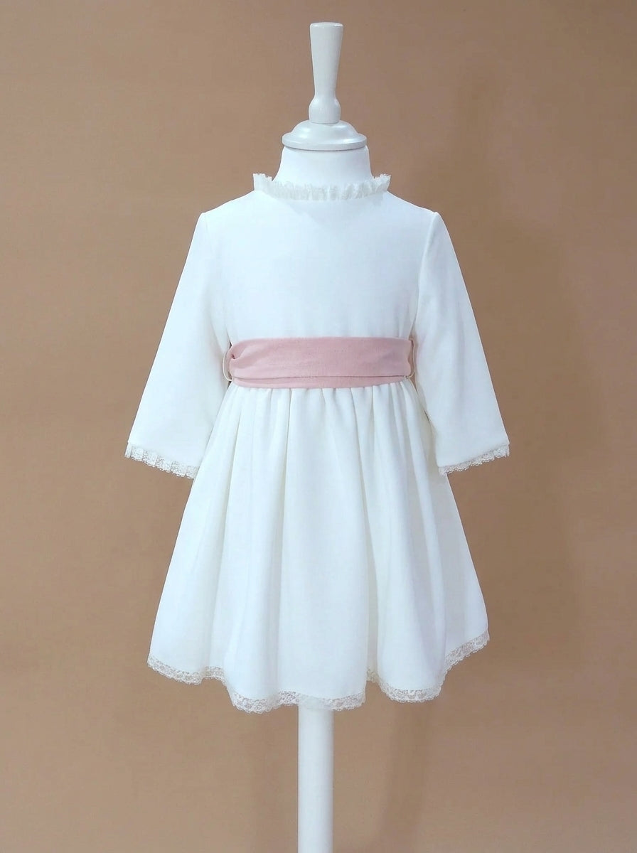 Vestido blanco con puntillas