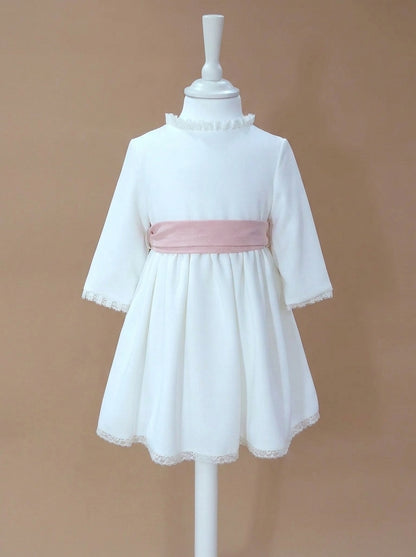 Vestido blanco con puntillas