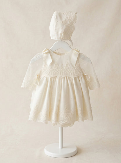 Vestido tul bordado beig con capota y braguita
