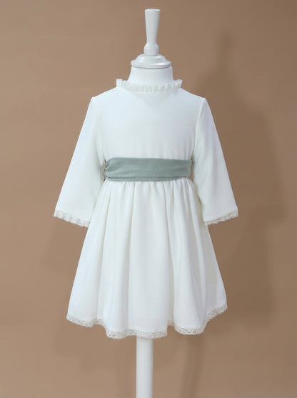 Vestido blanco con puntillas
