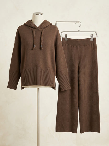 Conjunto jersey marrón con capucha y pantalón punto