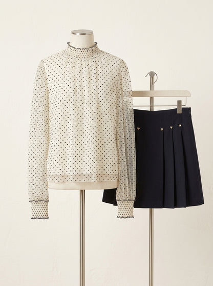 Conjunto camisa plumeti corazones negros y falda plisada negra