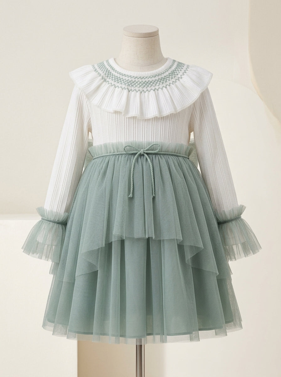 Vestido beig y falda tul verde
