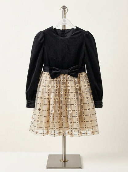 Vestido terciopelo negro y falda tul bordado beig