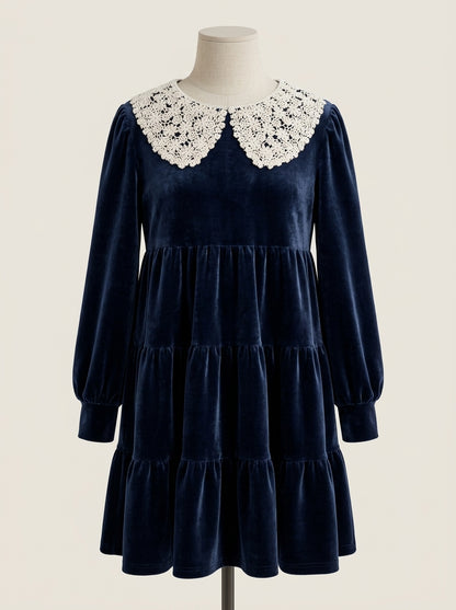 Vestido terciopelo azul marino y cuello guipur beig